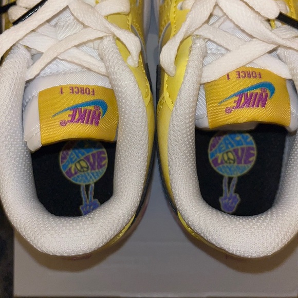 BRAND NEW. NIKE AIR FORCE 1. - Picture 5 of 6